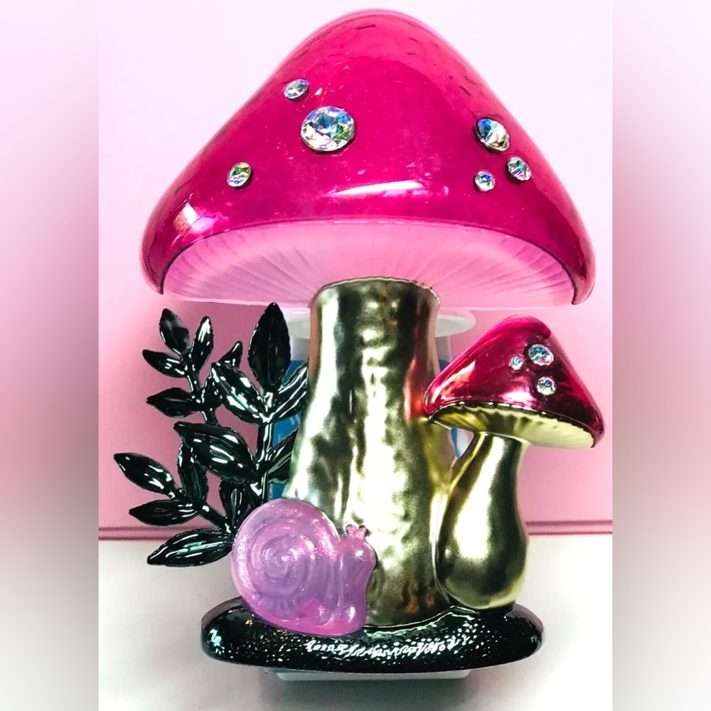 Mushroom and Snail Nightlight Bath & Body Works Wallflower - Picture 1 of 4